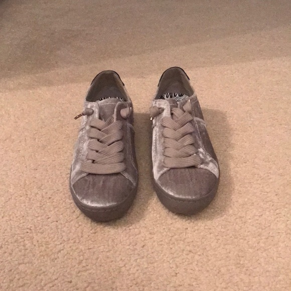 Dolce Vita Velvet Shoes - Picture 2 of 3